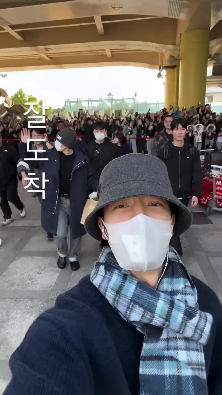 東海記錄下接機盛況，後方的銀赫向粉絲揮手致意。翻攝東海IG