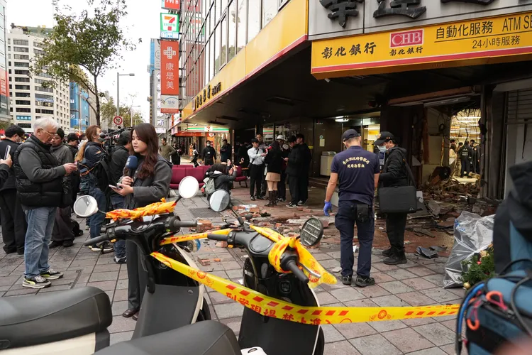 三立採訪車衝撞彰化銀行事故。彭欣偉攝