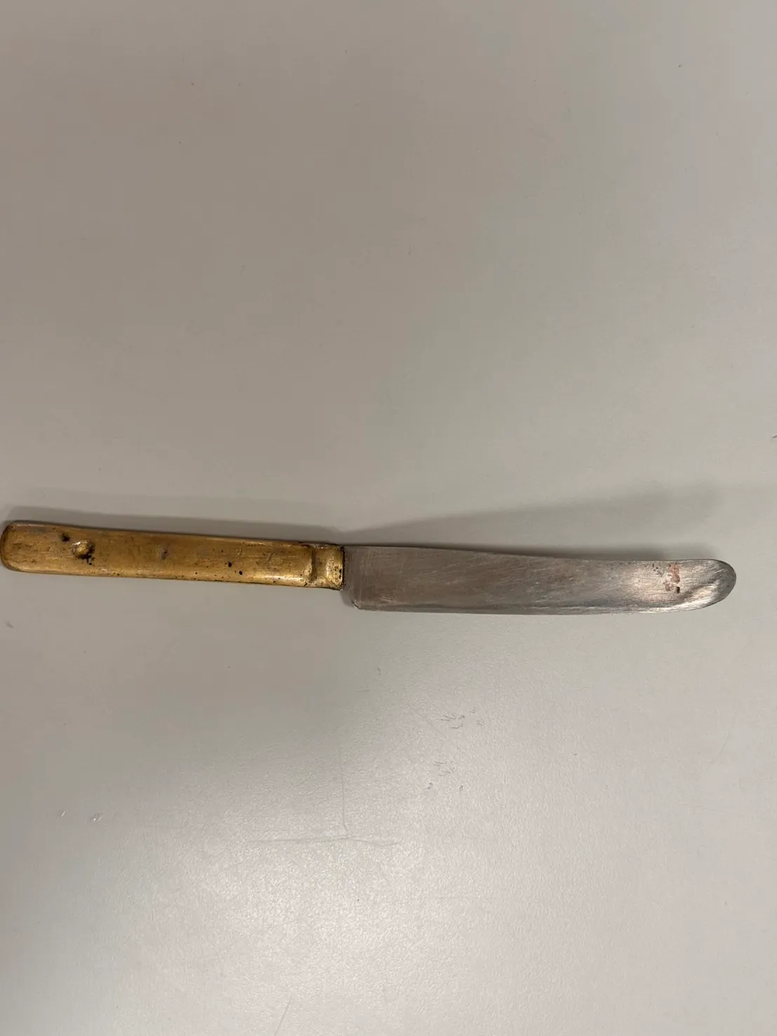 警方查扣短刀一把。警方提供