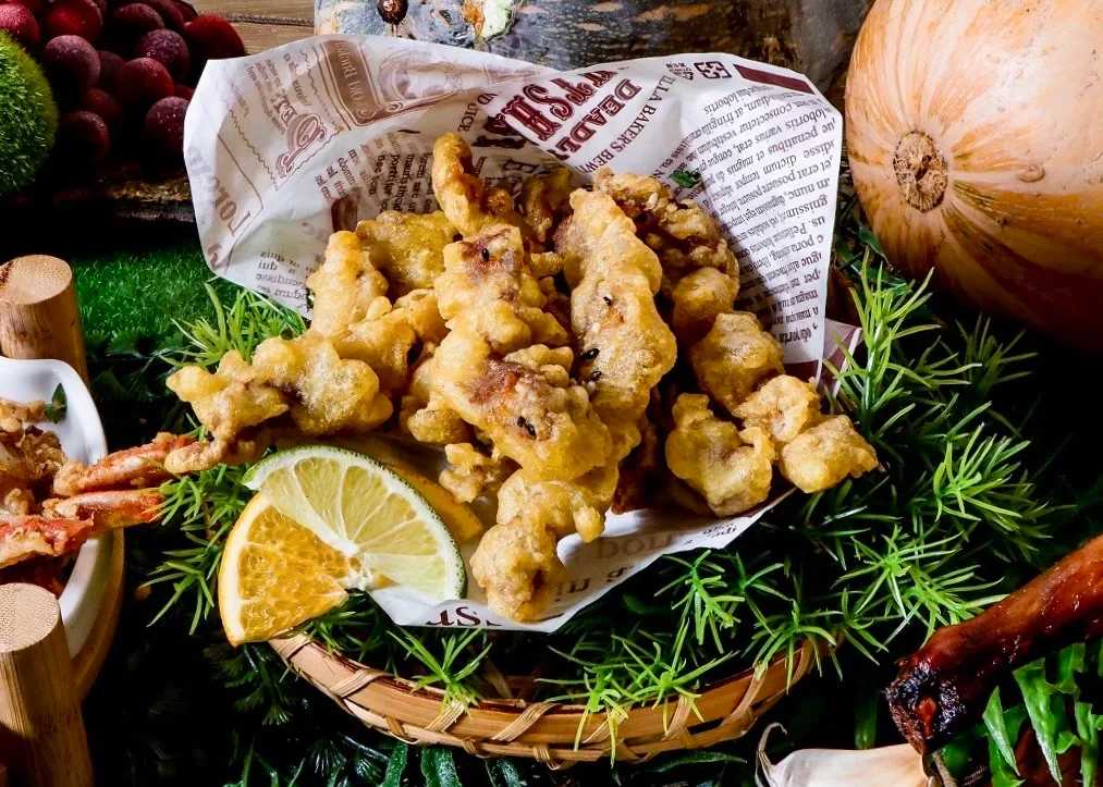 「兰阳卜肉」外酥内嫩，炸衣薄脆不油腻，展现了宜兰小吃朴实而美味的魅力。台北凯撒大饭店提供