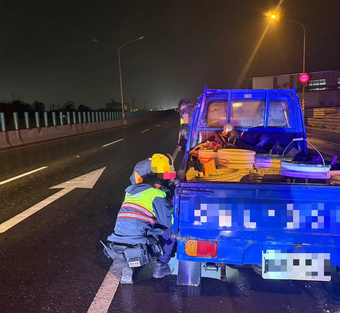 警方使用電霸救援。楊梅警分局提供