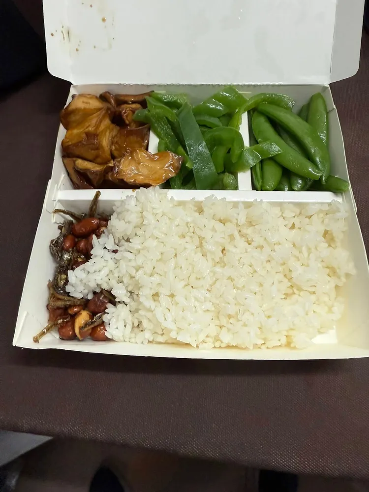 清粥小菜店菜色引熱議。翻攝爆料公社臉書