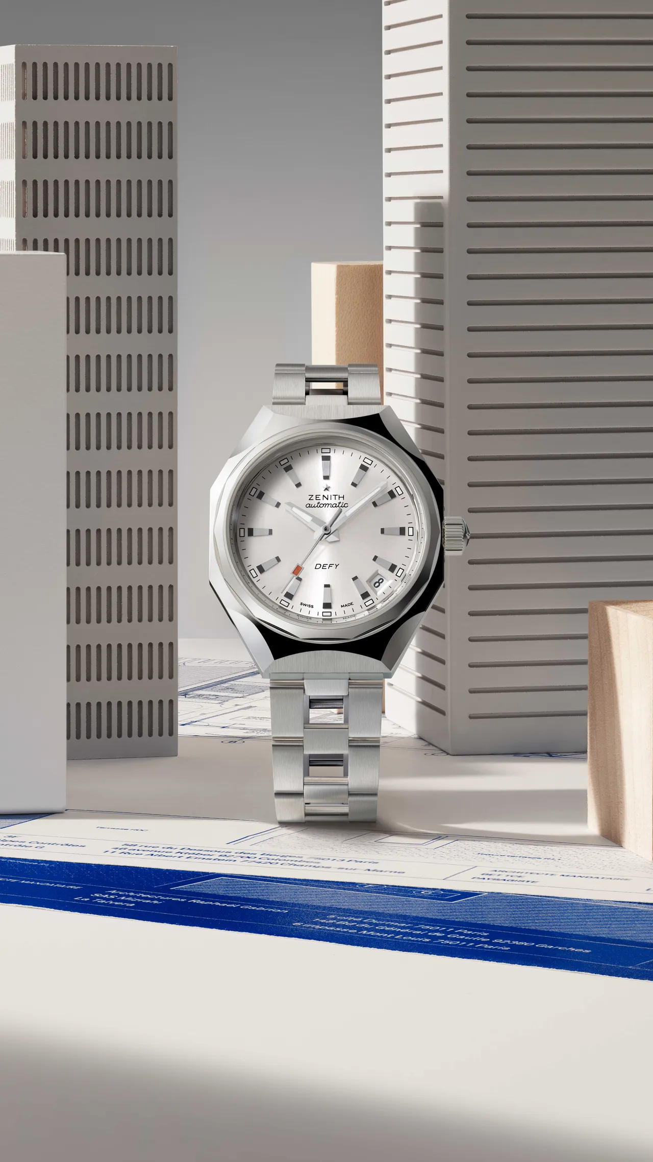 ZENITH DEFY挑戰系列 REVIVAL A3643復刻腕錶，37mm，精鋼錶殼，銀色太陽紋錶盤，精鋼「Ladder」階梯式錶鍊，Elite 670自動上鍊機芯，動力儲存50小時，防水深度300米，25萬1100元。品牌提供