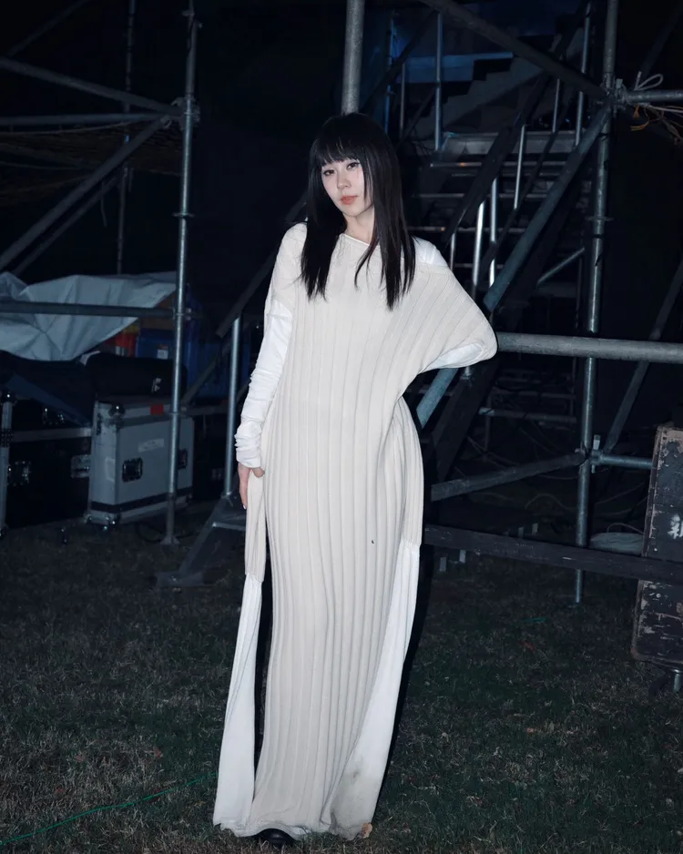 白安為抵擋新竹強風，打趣特別吃多一點。相信音樂提供