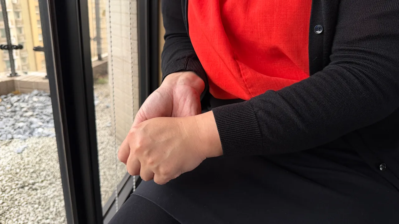 黄妈妈不忍责怪女童，希望校方能积极介入，还给校园一个真正的「无烟环境」。曾佳俊摄