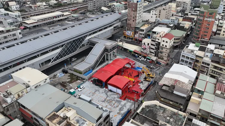 今日動土案緊鄰捷運站，具備高雄第一棟捷運共構宅優勢。葉家銘攝