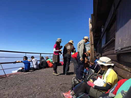 又見偷爬！白目男登富士山「上得去卻下不來」　國籍曝光惹怒網