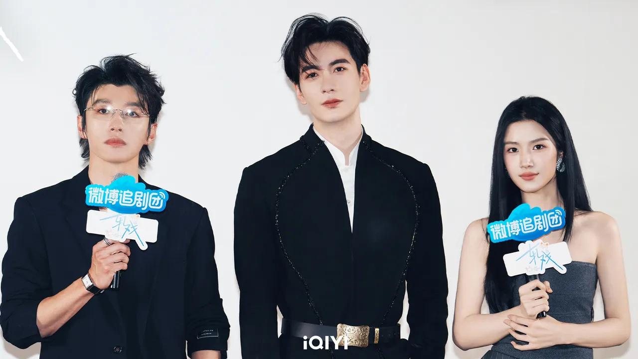 陳星旭（中）與盧昱曉（右）、代旭一起跑宣傳活動。iQIYI愛奇藝國際版