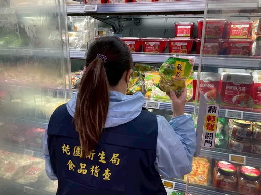 桃園食品抽驗3件不合格　衛生局送食安紅包袋及DIY檢驗試劑把關食安