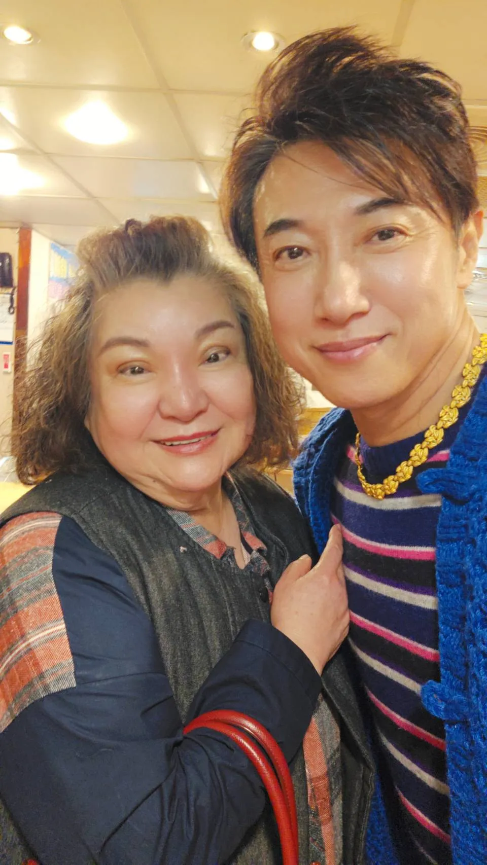 陳鴻（右）和秦菲菲日前聚餐，她大聊當年演藝圈趣事。陳鴻提供