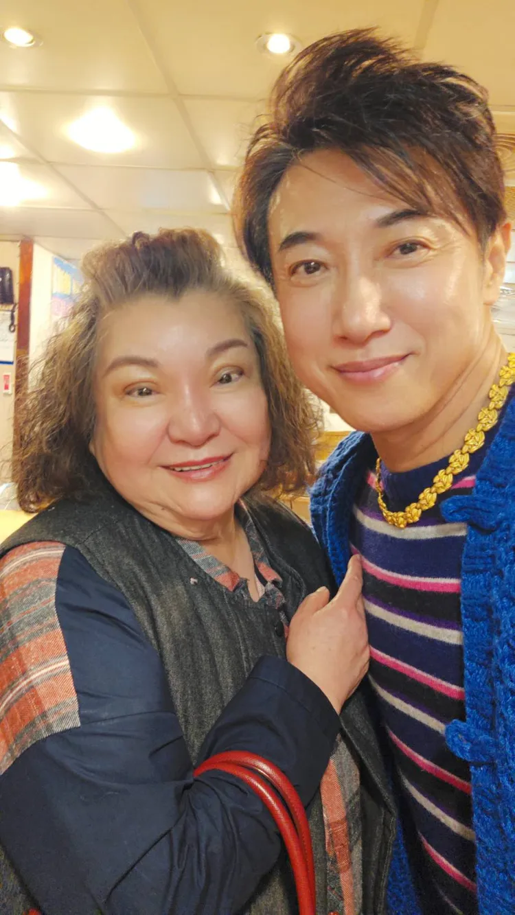 陳鴻（右）和秦菲菲日前聚餐，她大聊當年演藝圈趣事。陳鴻提供