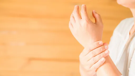 「腕」救健康！別輕忽手腕痠痛，醫師警：手部過勞恐致永久損傷