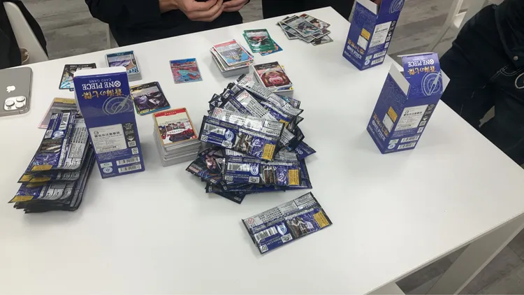 近期航海王卡牌相當夯，不輸寶可夢卡牌。翻攝自貓腳印豐原店