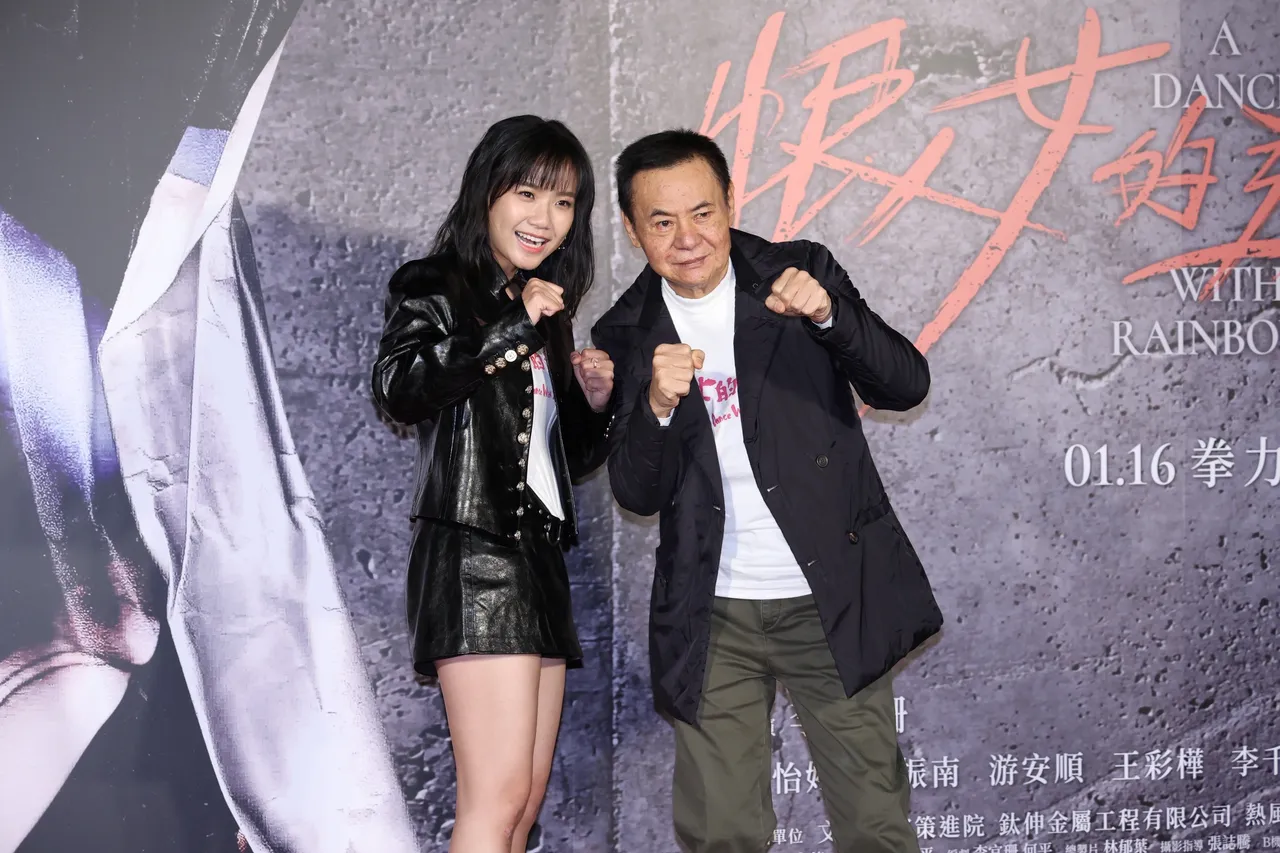 蔡振南（右）片中演出拳擊教練，跟著訓練瘦了一大圈。莊宗達攝