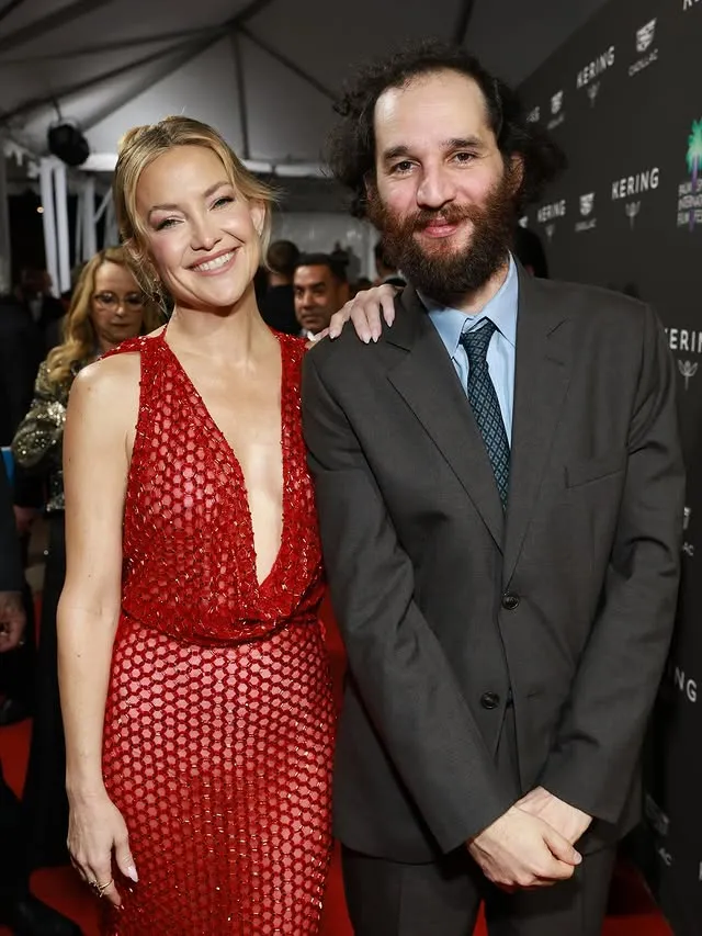 凯特哈德森（左）和导演贾许沙夫戴合照。翻摄psfilmfest IG