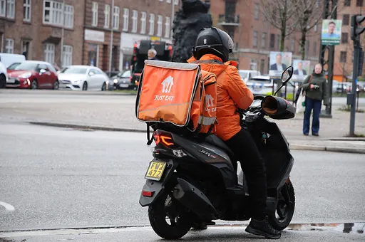 黑心现形？工程师大爆外送平台内幕：小费抵薪、「优先配送」拢是假