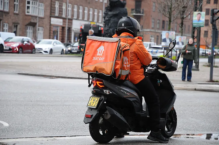 黑心现形？工程师大爆外送平台内幕：小费抵薪、「优先配送」拢是假