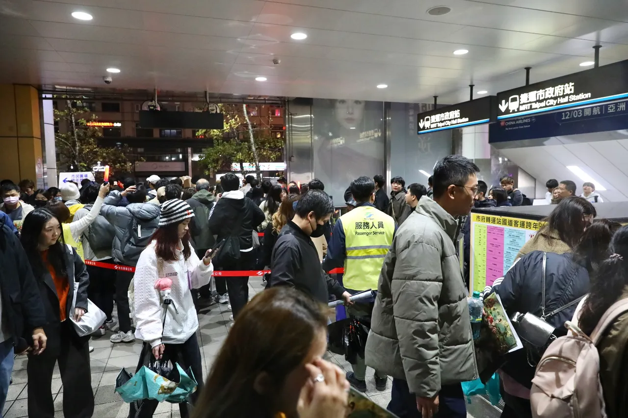 北市府规划多条免费接驳公车路线，衔接捷运要站。庄宗达摄