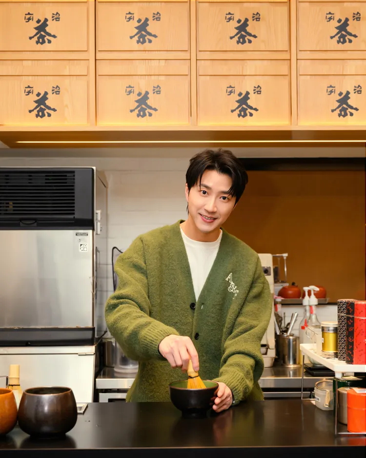 辻利茶舗TSUJIRI以職人精神與健康活力的氣度，完美詮釋傳統抹茶在當代生活中的「新食尚」轉型。特別邀請資深抹茶控藝人江宏傑體驗2026全新菜單。業者提供