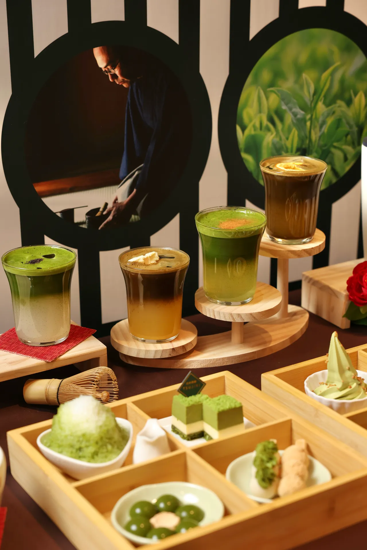 辻利茶舗TSUJIRI 2026全新菜單首推全新調飲系列，將宇治丸倉抹茶及焙茶搭配台灣在地特色食材，製成四款茶韻與果香相互交融的風味飲品以及充滿儀式感的「辻利時光套餐」。業者提供