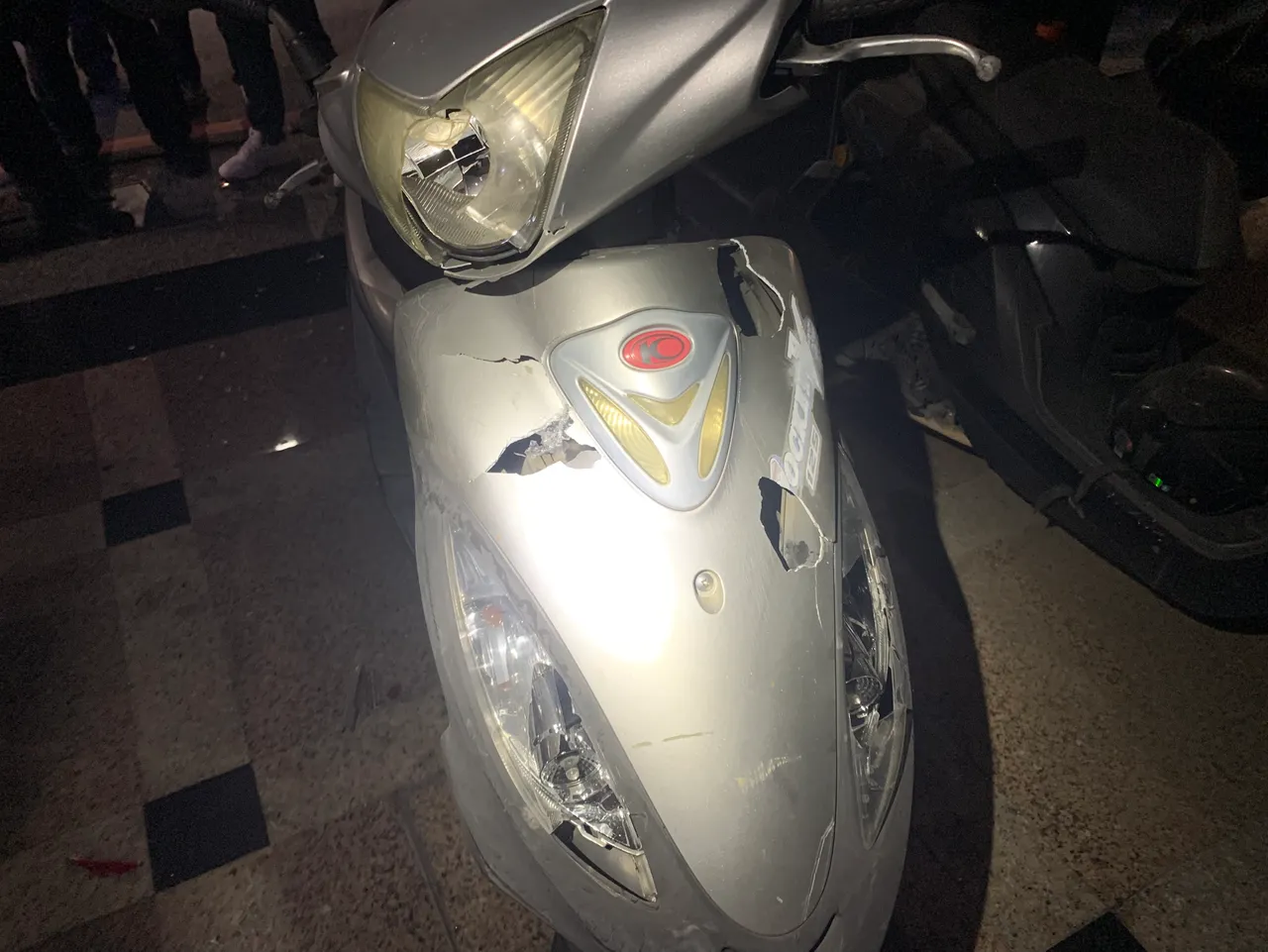 林嫌砸毁机车，遭警方查缉到案。翻摄画面