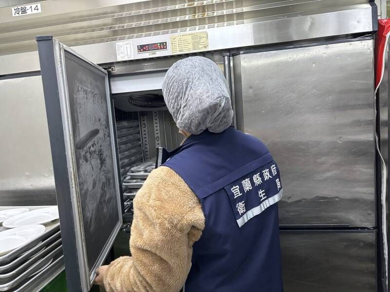 蘭城晶英酒店遭控牛肉有「蟲」!4人半夜奔急診 衛生局稽查