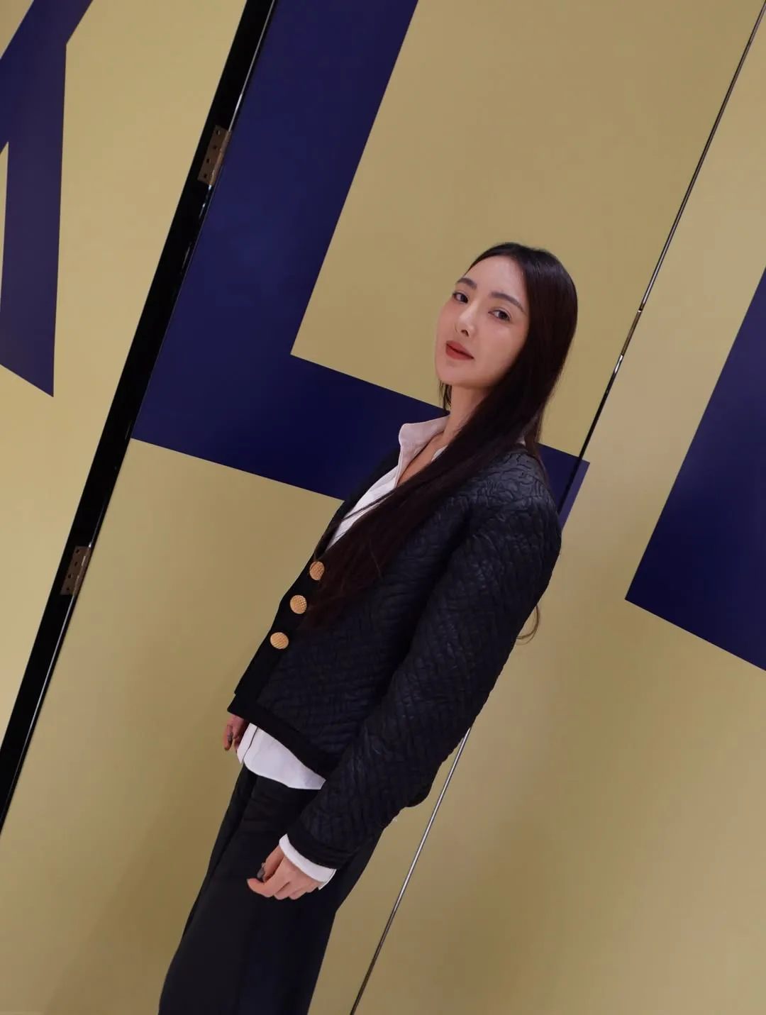 吳速玲當天穿著自己收藏的90年代Saint Laurent古著外套。翻攝吳速玲IG