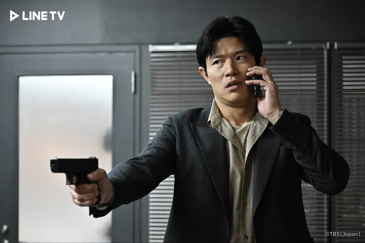 《REBOOT》鈴木亮平被譽為「附身級演技」，可以「光速切換」。LINE TV提供