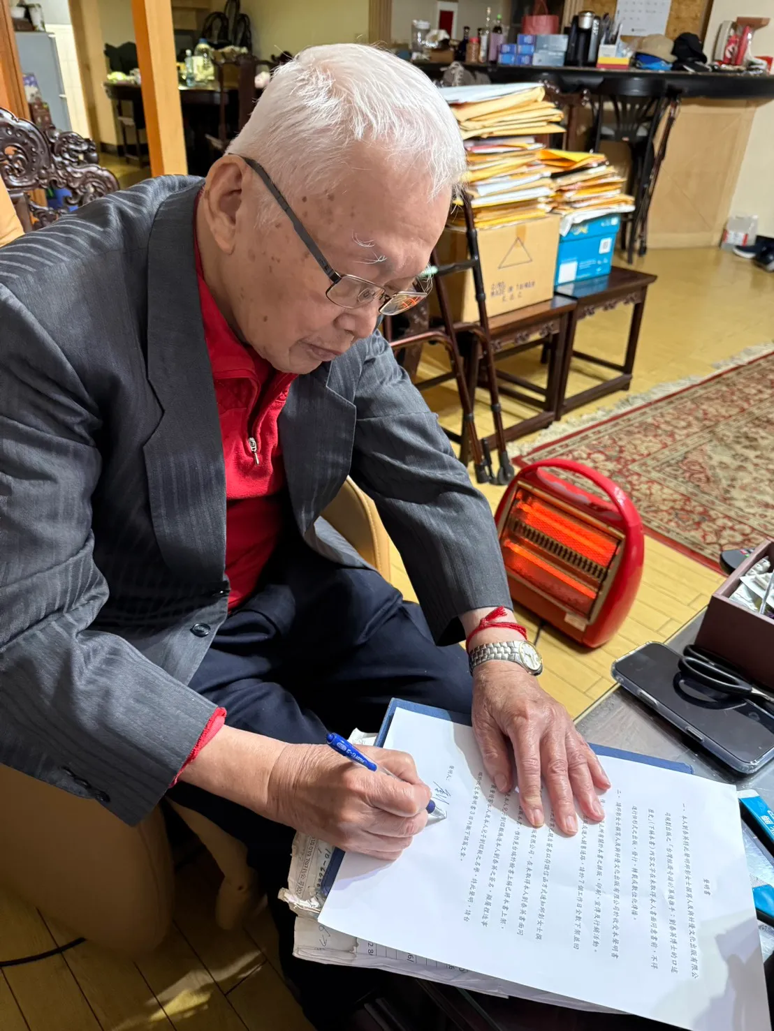 律師邱彰撰寫、好優文化出版的《台灣經濟奇蹟的幕後推手：劉泰英博士的口述歷史》，爆發內容侵權爭議。台灣綜合研究院創辦人劉泰英今晚發表最新聲明，強調內容文字未取得他本人書面同意書之前，不得進行任何形式出版、發行、轉載或數位化傳播。劉泰英提供