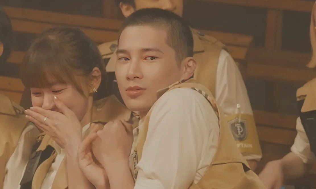 吴念轩掀开面具前还无预警吓了宋伟恩一大跳。映底子国际传媒股份有限公司提供