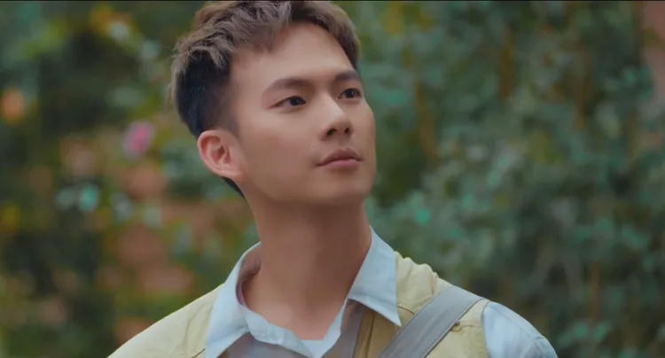 吳念軒以村長的兒子「小宇」一角出現在探員面前。映底子國際傳媒股份有限公司提供