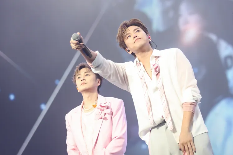 阿弟（右）與書偉。相信音樂提供