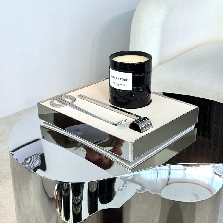 迪奧香氛世家香氛配件，燭芯剪1800元、蠟燭蓋1800元、熄燭罩1800元。張家玲攝