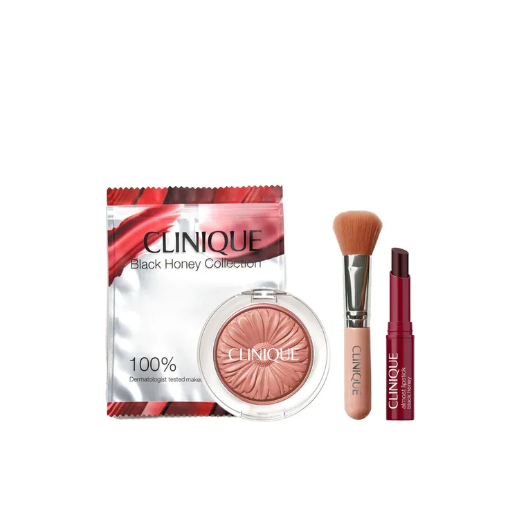 倩碧花漾腮紅好氣色組，799元。品牌提供