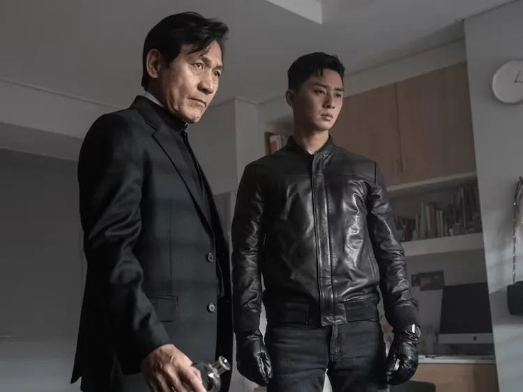 安聖基（左）、朴敘俊主演《驅魔使者》。劇照