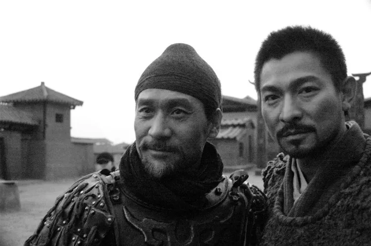 安聖基（左）曾與劉德華合作《墨攻》。翻攝naver