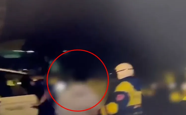 孫男被帶回警局保護管束，酒醒後自責又哭泣。翻攝畫面