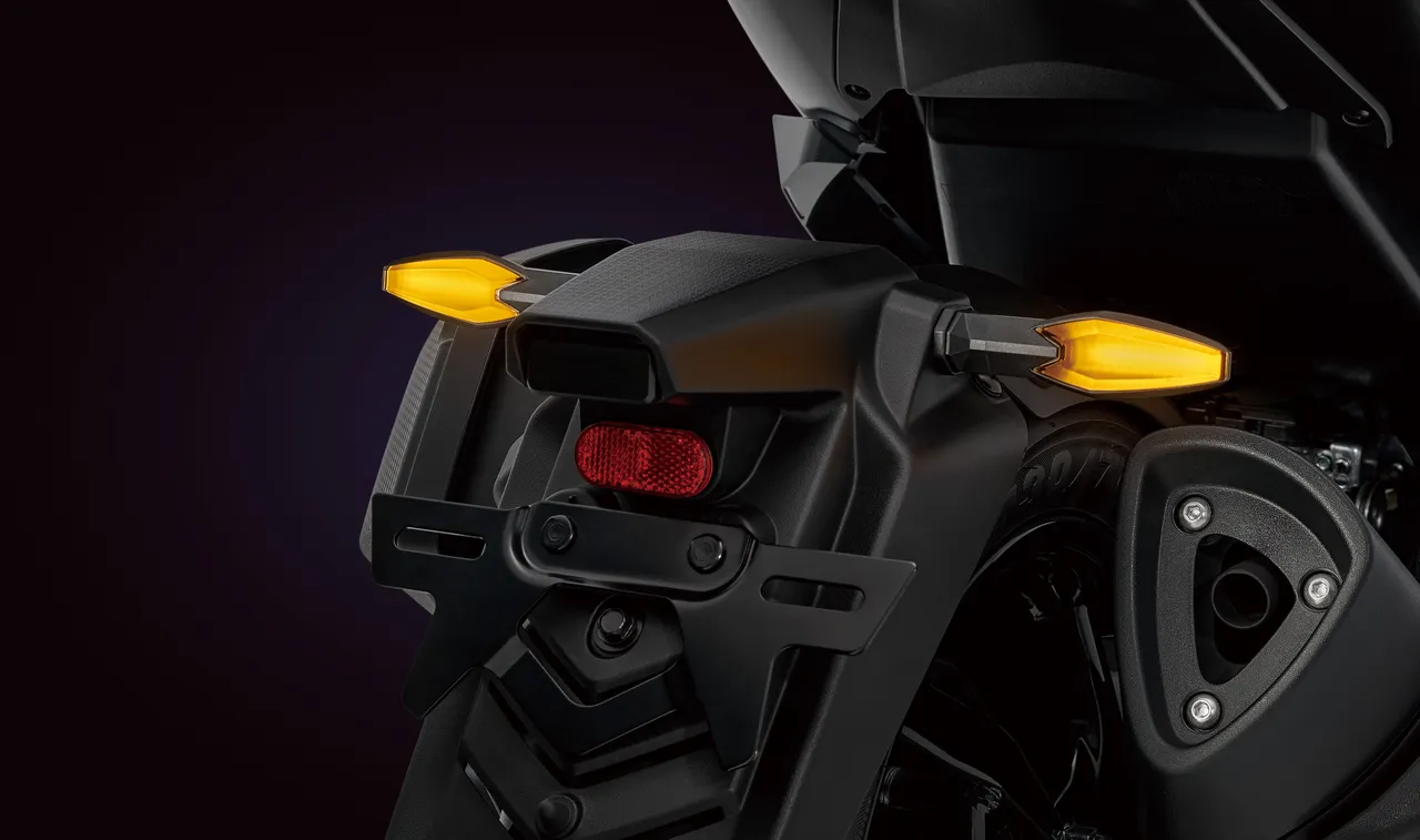 后方向灯升级为均光流水式设计，在质感表现与辨识度上皆有所提升。业者提供