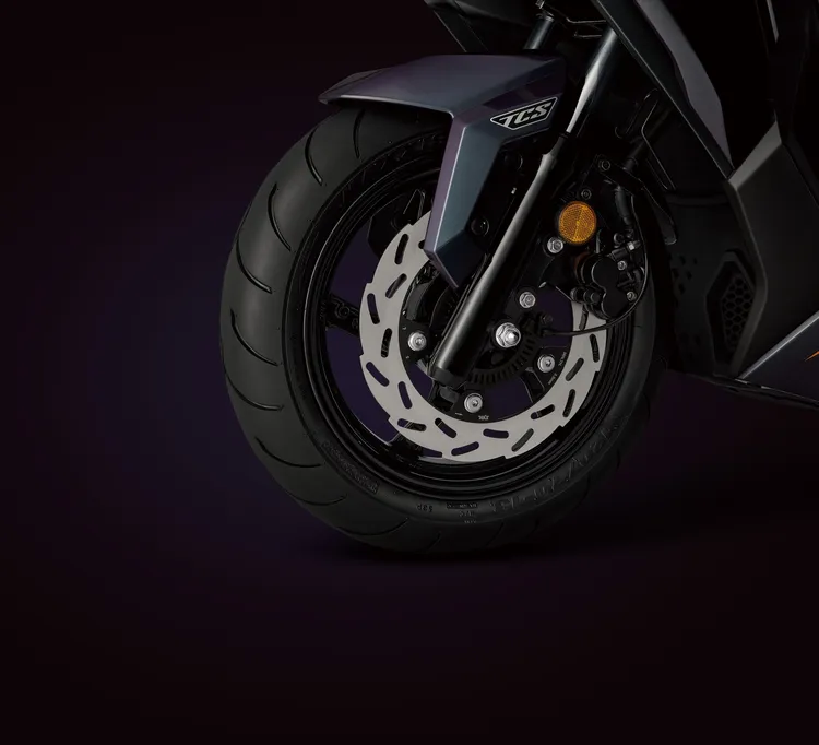 制動系統同步升級，前後碟盤改為浮動碟設定，前碟盤尺寸放大至268mm，煞車反應更直接。業者提供