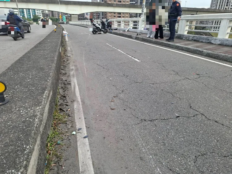 許婦遭後方車輛追撞，當場重摔傷及頭部與頸部死亡。翻攝畫面