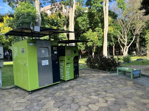 追垃圾车追到心累！双北24小时垃圾机被挖出　网友狂敲碗要全台增设