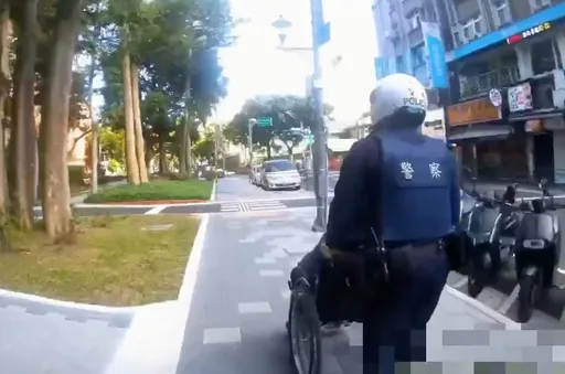 北市婦行動不便　暖警推輪椅帶她繳費助返家