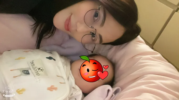 胡曉菁喜迎孫女出生。本人提供