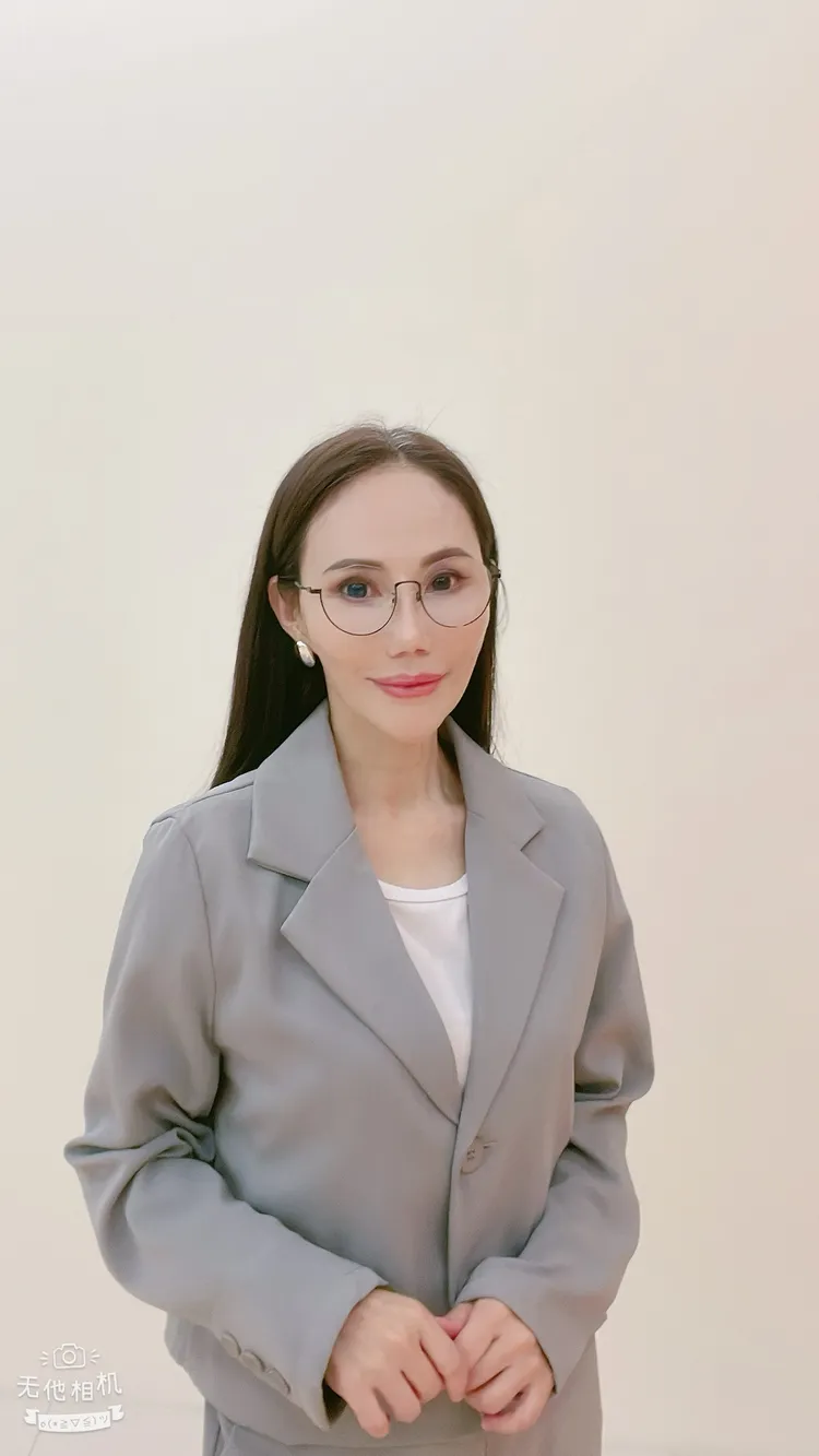 胡曉菁卸下教職工作後，投身公益活動。本人提供