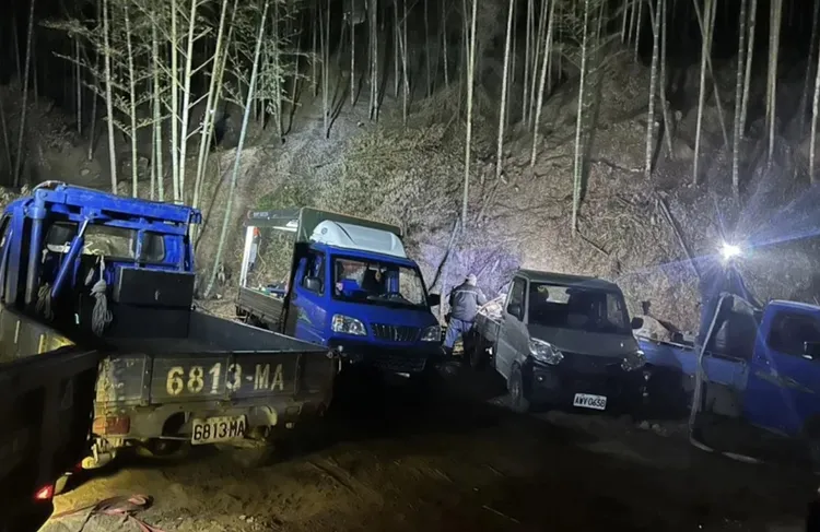 上次火勢花了4天才完全熄滅，這次8小時內撲滅，清晨一場大雨更是把餘燼全部澆熄。民眾提供