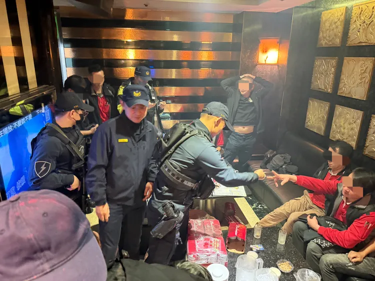 中壢警方擴大臨檢。中壢警分局提供