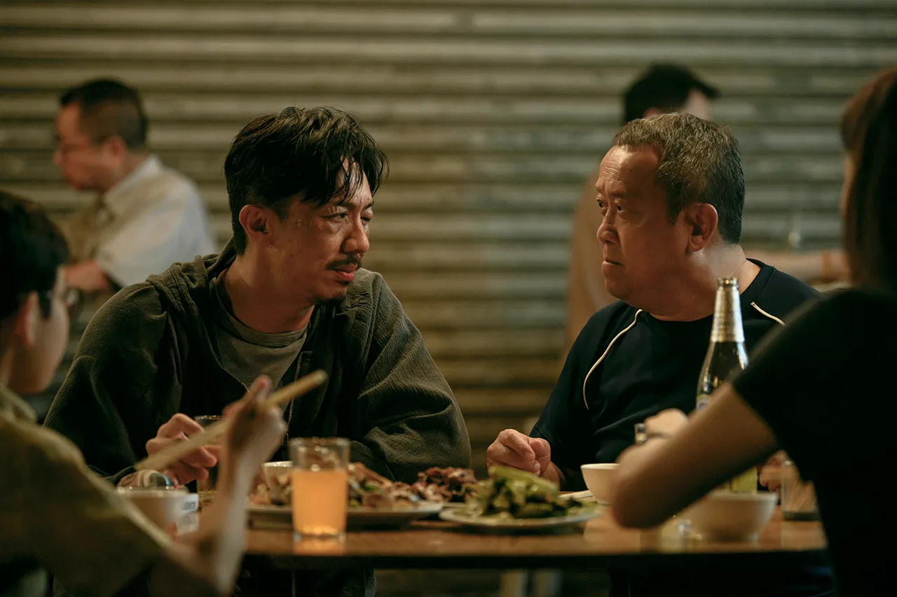 張繼聰（左）和曾志偉合作《金童》。華映提供