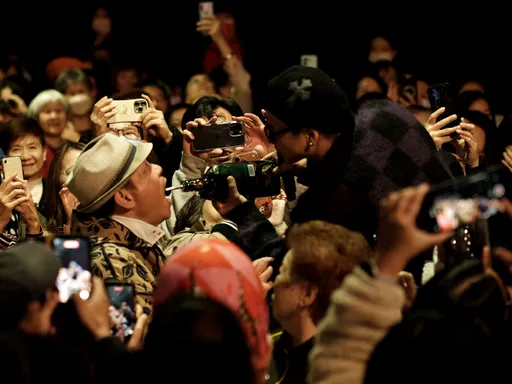 曾國城在百年古蹟內飲酒被拍！　現場照片曝光了