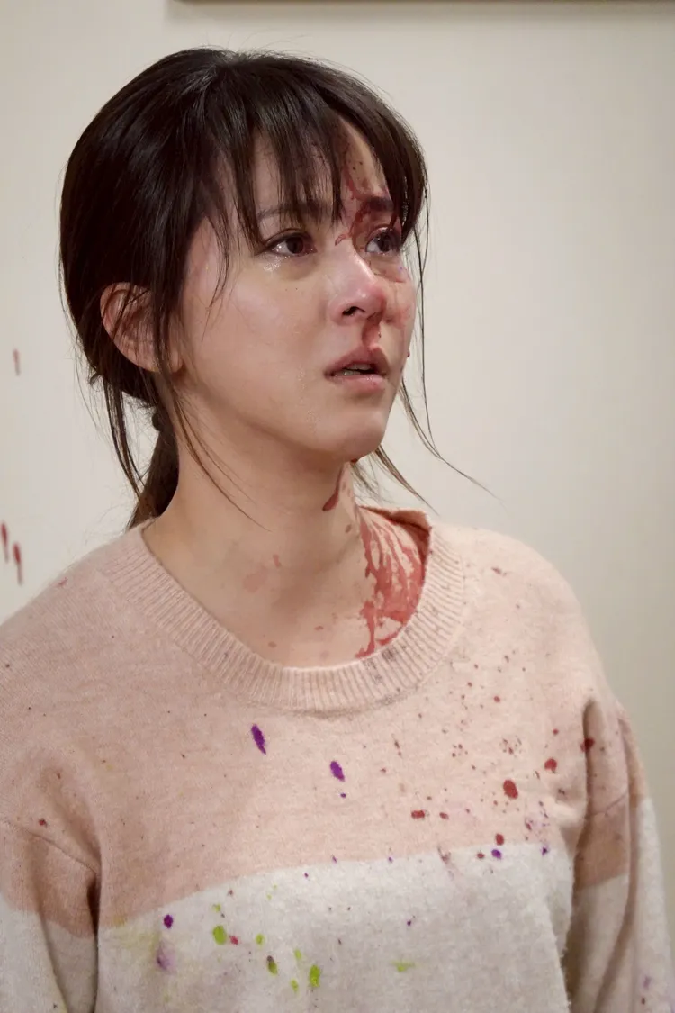 砸顏料戲拍攝時情緒爆棚，蘇晏霈連潑多罐顏料。民視提供