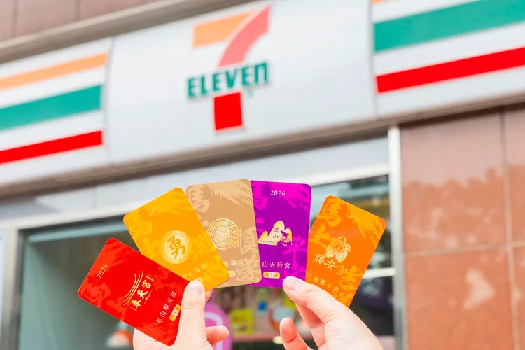 與5大宮廟推出1111元隨取卡，隨卡加贈50元購物金與50點OPENPOINT點數。7-ELEVEN提供